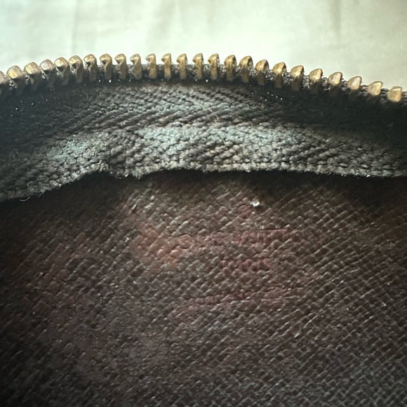 Louis Vuitton Damier Coin KeyChain - Picture 4 of 5